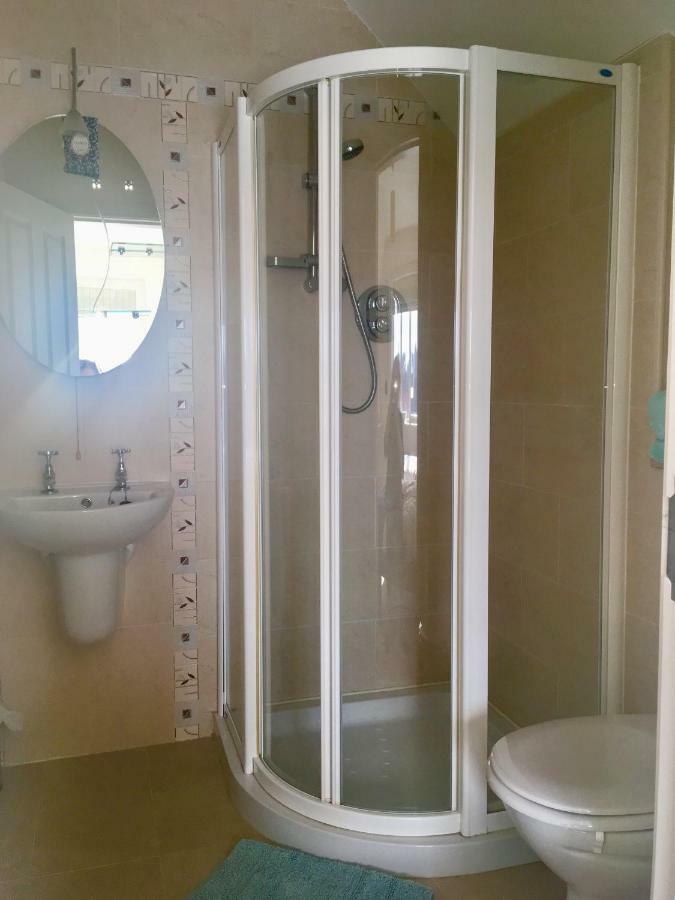 Curlew Apartment Knights Town ภายนอก รูปภาพ