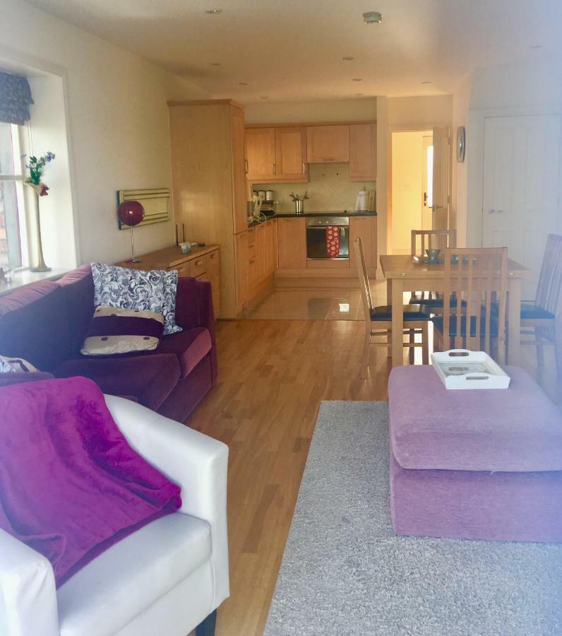 Curlew Apartment Knights Town ภายนอก รูปภาพ